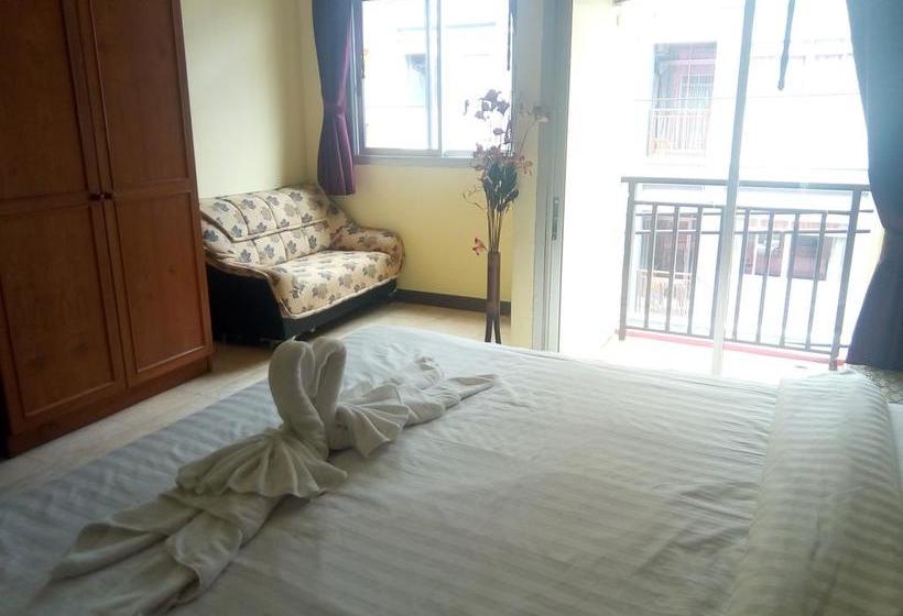 호텔 Live In Phuket