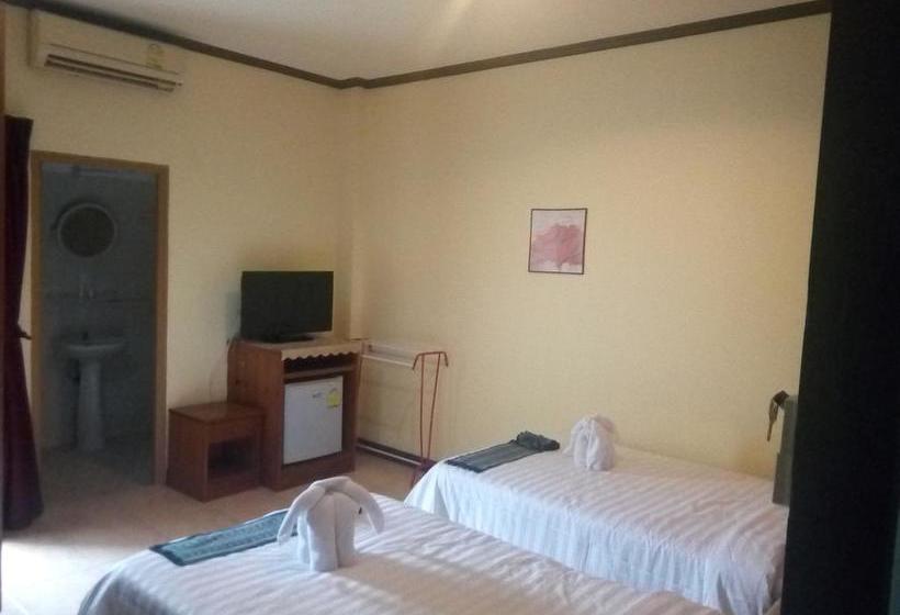 호텔 Live In Phuket