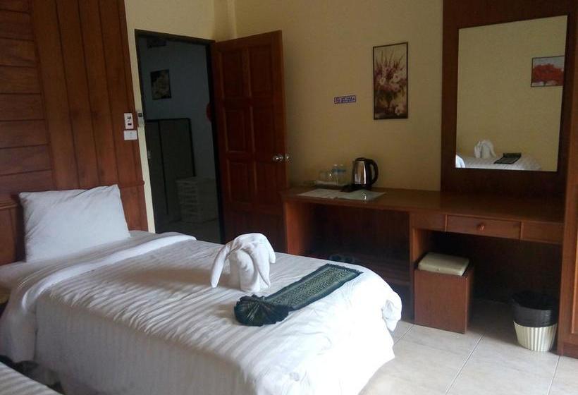 호텔 Live In Phuket