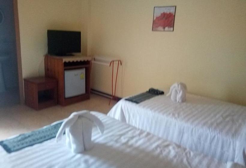 호텔 Live In Phuket