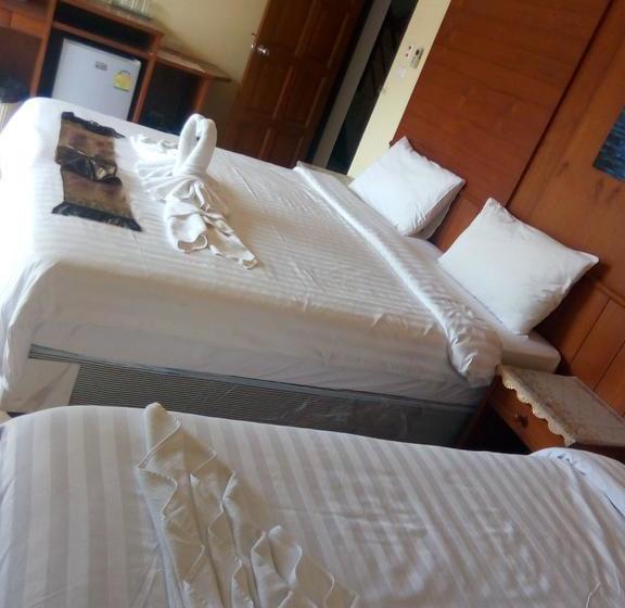 호텔 Live In Phuket