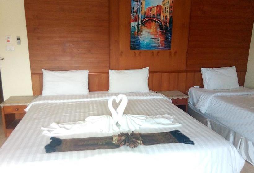 호텔 Live In Phuket