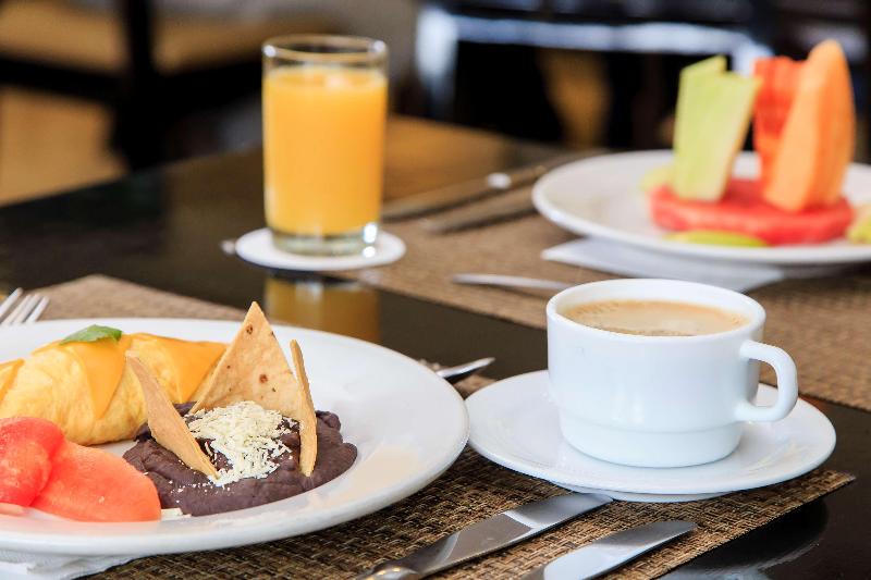 酒店 NH Collection Santiago Casacostanera