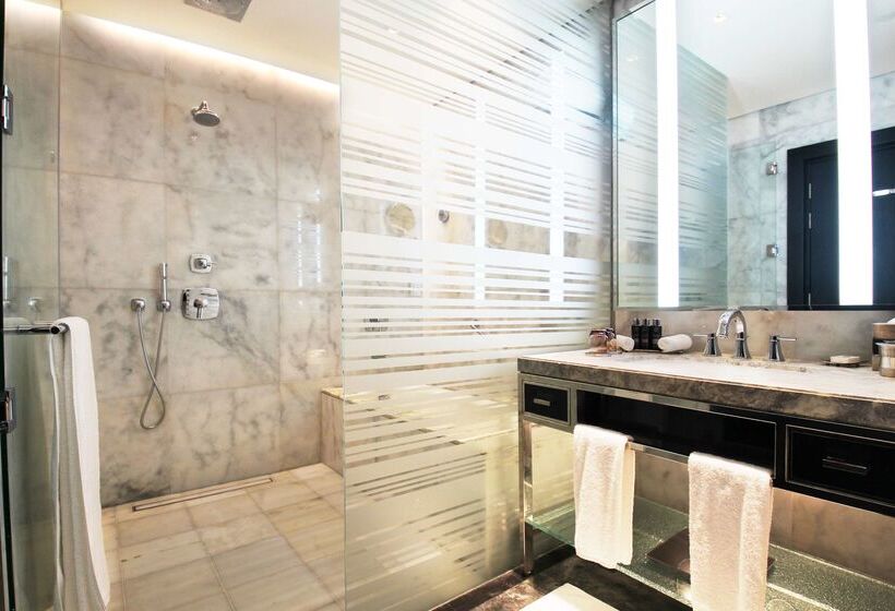 The Hotel Galleria Jeddah, Curio Collection By Hilton