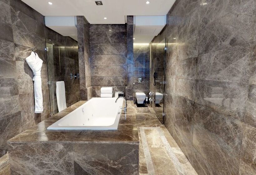 The Hotel Galleria Jeddah, Curio Collection By Hilton