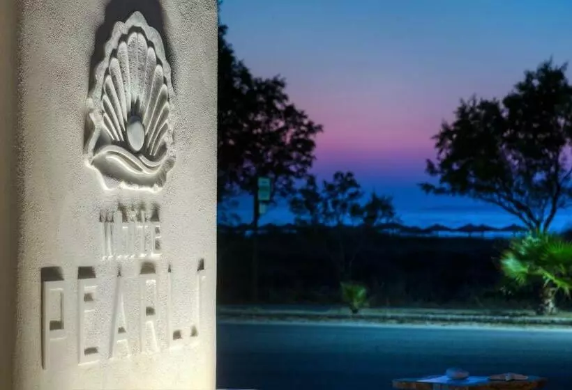 ホテル White Pearls Luxury Suites   Adults Only