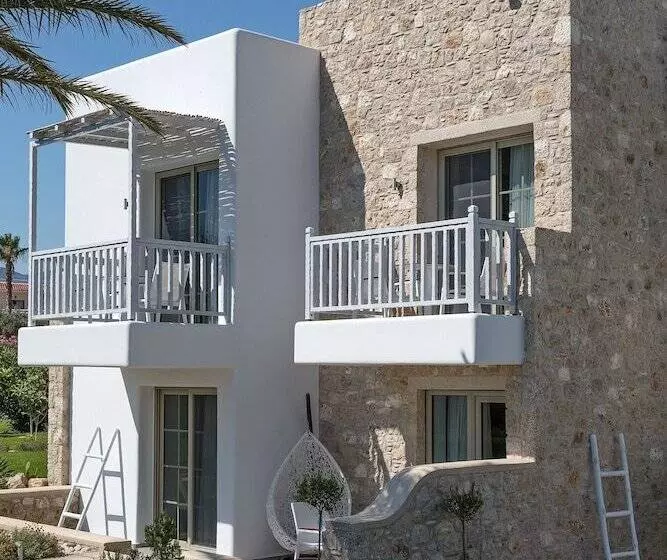 ホテル White Pearls Luxury Suites   Adults Only