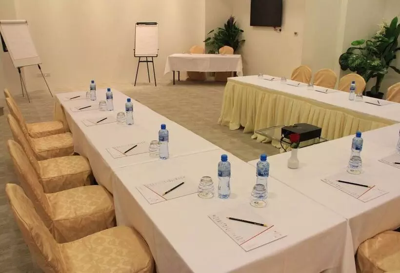 Gulf Suites Hotel Amwaj