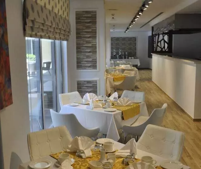 Gulf Suites Hotel Amwaj