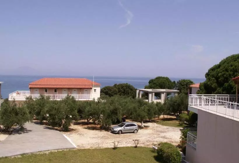 هتل Kastro Beach