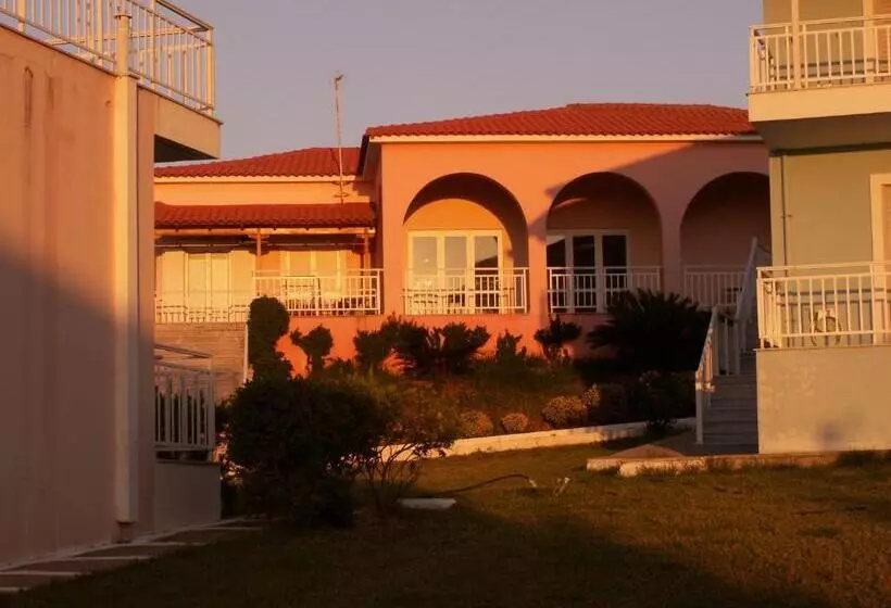 هتل Kastro Beach