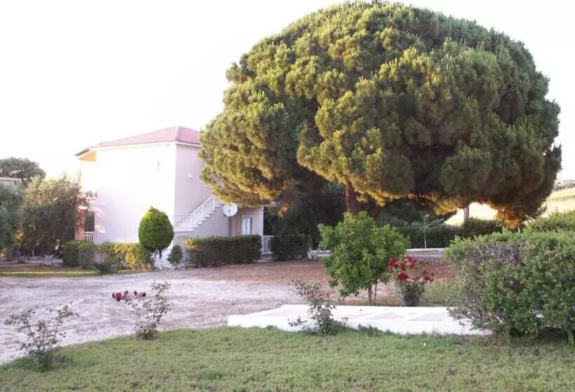 هتل Kastro Beach