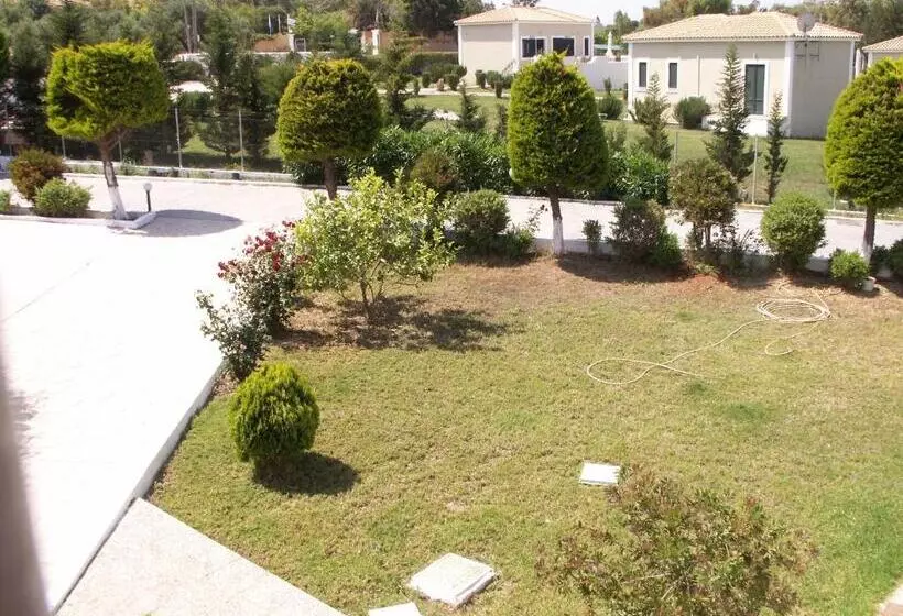 هتل Kastro Beach