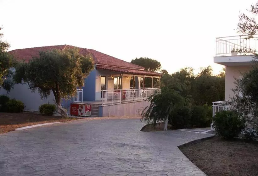 هتل Kastro Beach