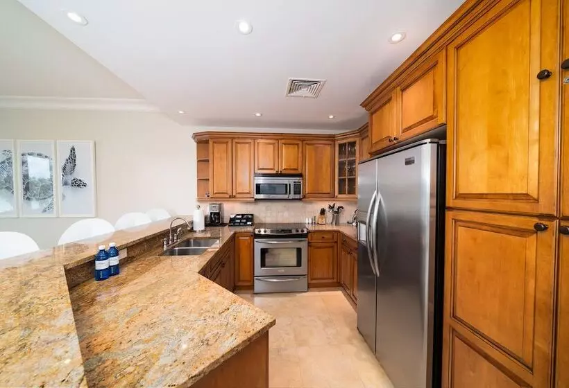 هتل The Regent Grand