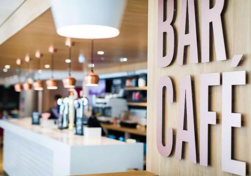 ホテル Travelodge London Wembley High Road