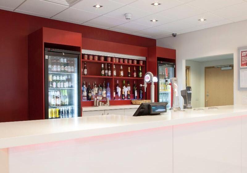 Отель Travelodge London Wembley High Road