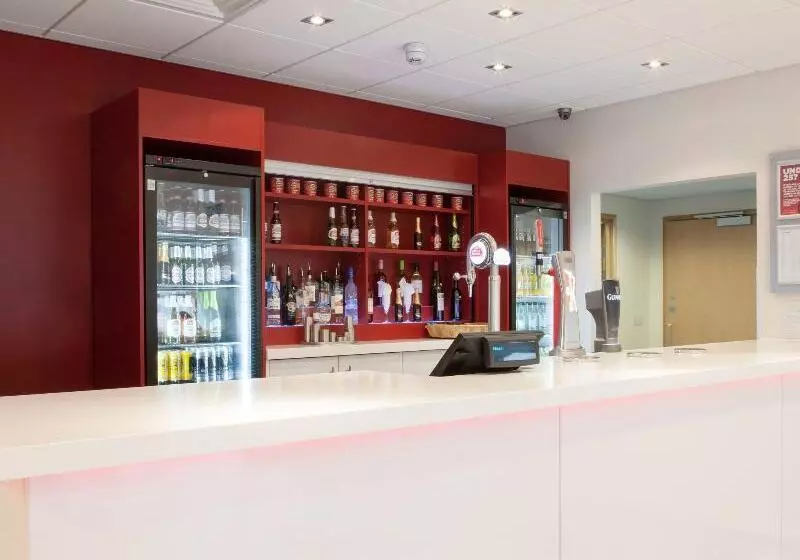 ホテル Travelodge London Wembley High Road