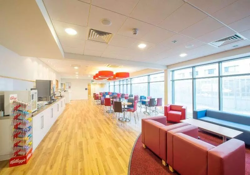 ホテル Travelodge London Wembley High Road