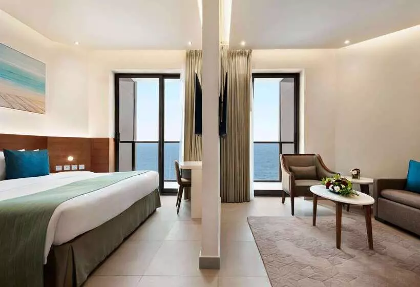 ホテル Wyndham Garden Ajman Corniche