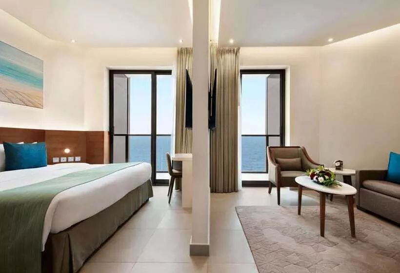 ホテル Wyndham Garden Ajman Corniche