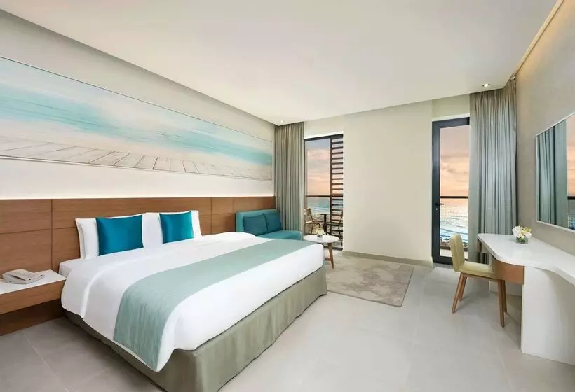 ホテル Wyndham Garden Ajman Corniche