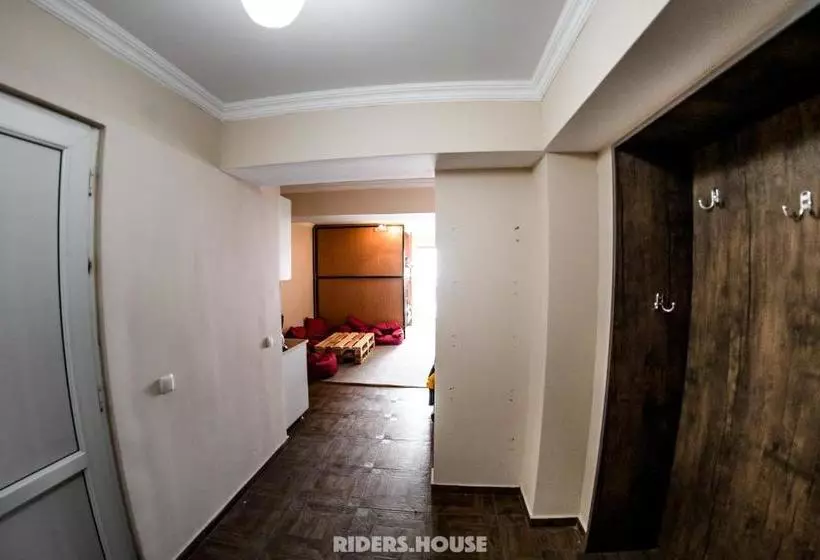 هاستل Riders House New Gudauri