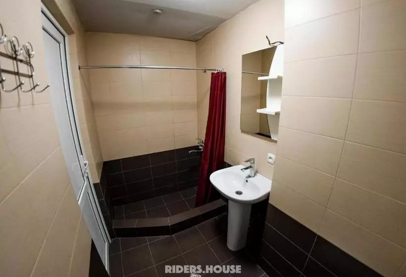 هاستل Riders House New Gudauri