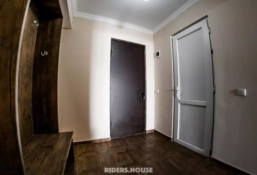 هاستل Riders House New Gudauri