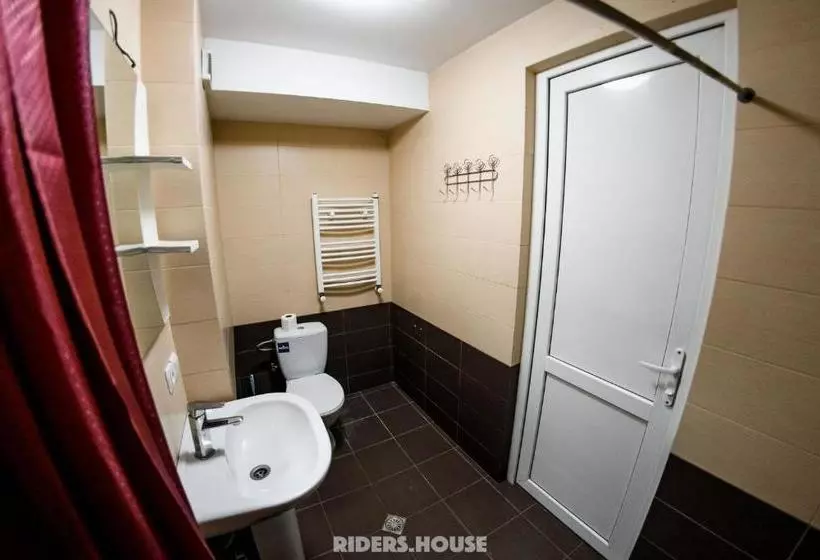 هاستل Riders House New Gudauri