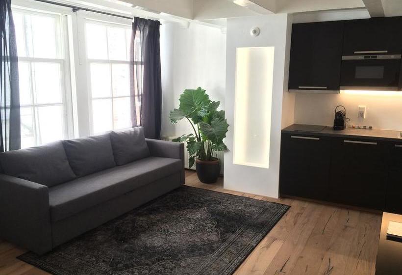 민박 Canal House 1680