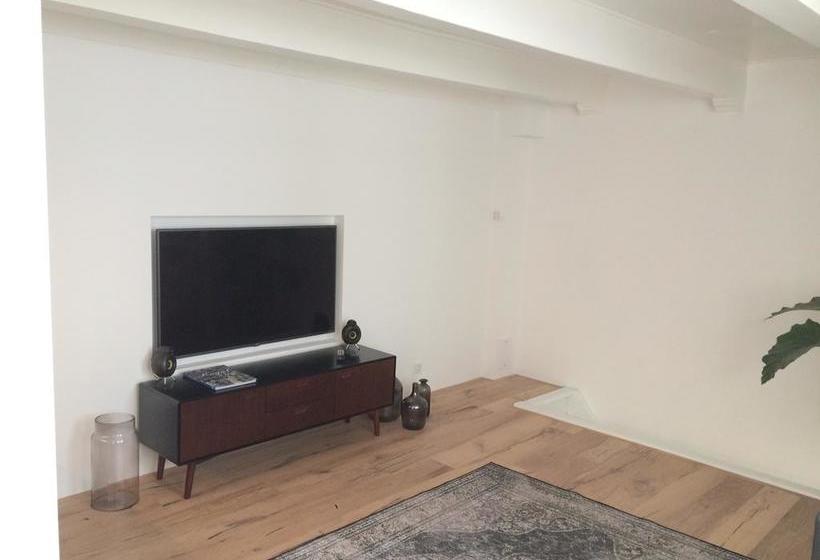 민박 Canal House 1680