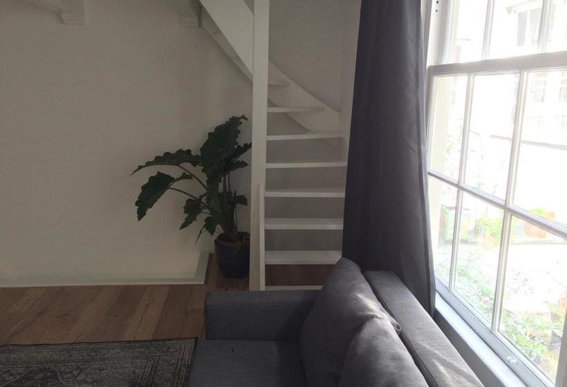 민박 Canal House 1680