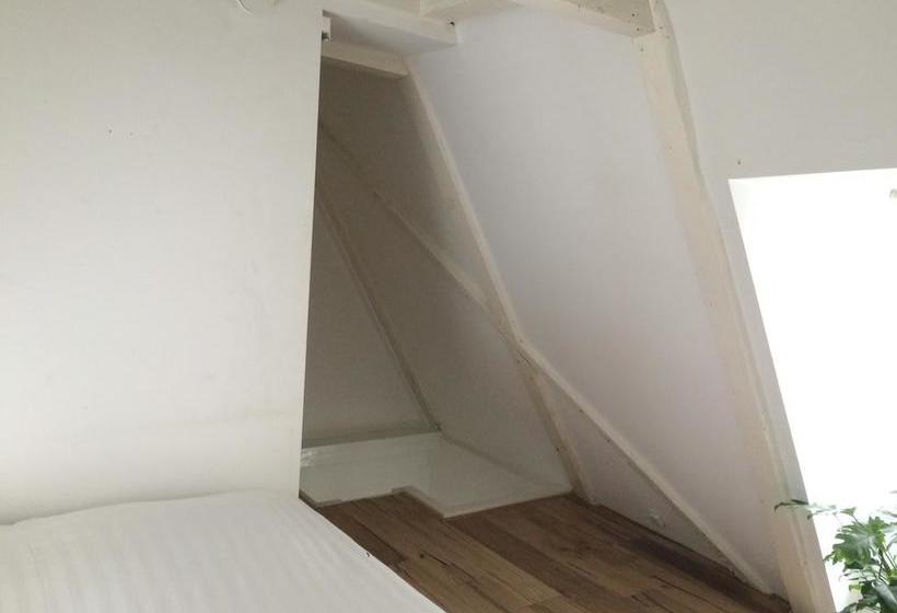 민박 Canal House 1680