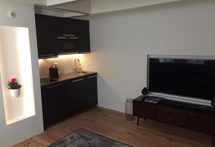 민박 Canal House 1680