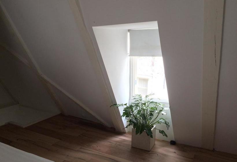 민박 Canal House 1680