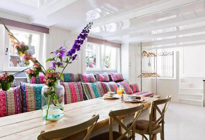 تختخواب و صبحانه Luna S Hideaway
