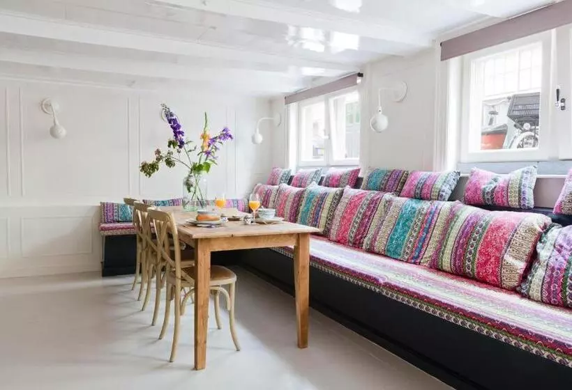 تختخواب و صبحانه Luna S Hideaway