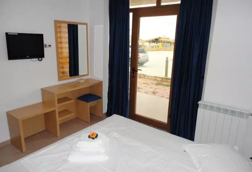 Hotel Blue Beach Studios