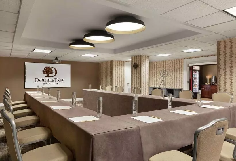 ホテル Doubletree By Hilton Mclean Tysons