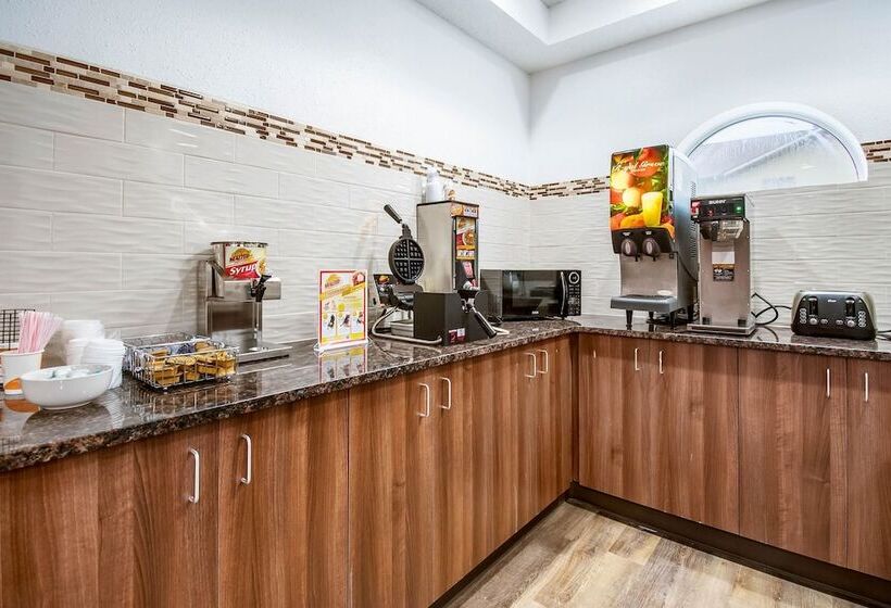 בית מלון כפרי Econo Lodge