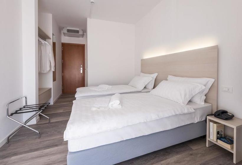 ホテル Internazionale Luino