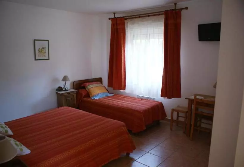 ベッドアンドブレックファースト Chambres D'hôtes La Gardie