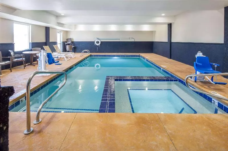 ホテル Comfort Inn & Suites