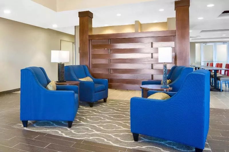 ホテル Comfort Inn & Suites