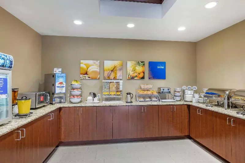 ホテル Comfort Inn & Suites