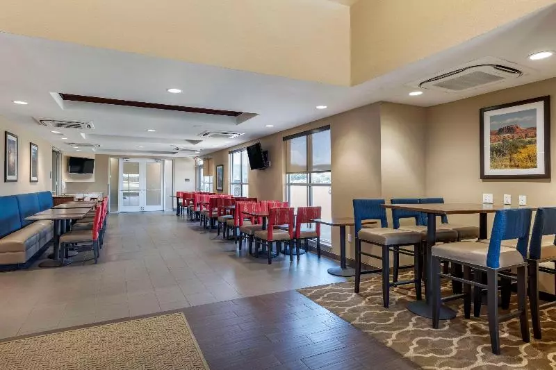 ホテル Comfort Inn & Suites