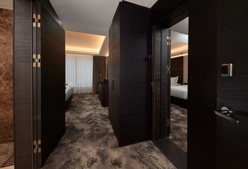 هتل Hilton Belgrade