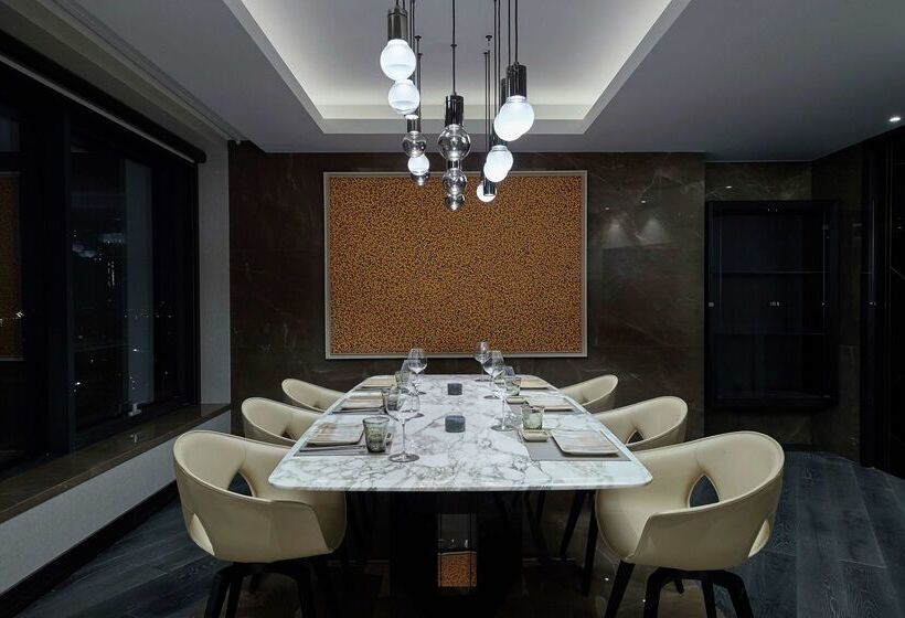 هتل Hilton Belgrade