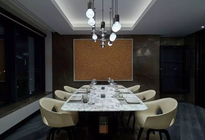 هتل Hilton Belgrade